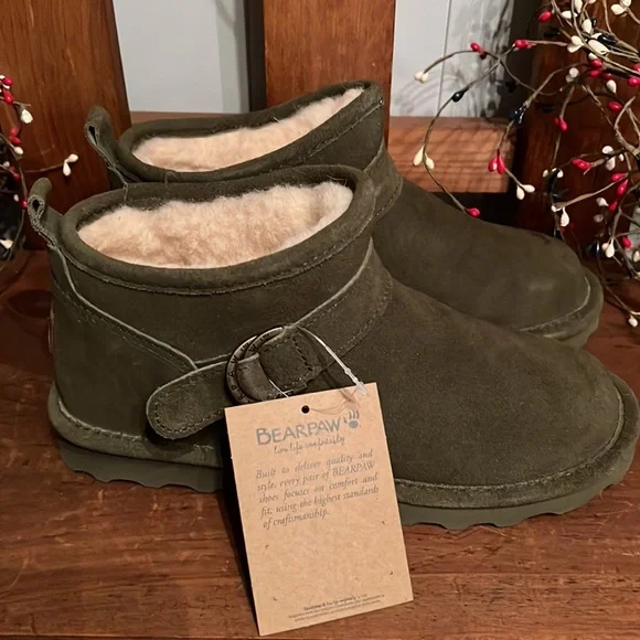 NWT Bear Paw ankle booties Olive sz 8M 😍😍 - Picture 2 of 5